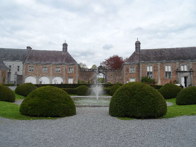 ���R�̒��ɘȂޒ����M���̋{�a