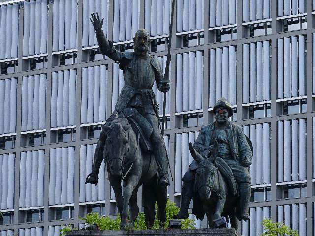 �h���L�z�[�e�ƃT���`���E�p���T�̑��ƃu�����b�Z�����S�X