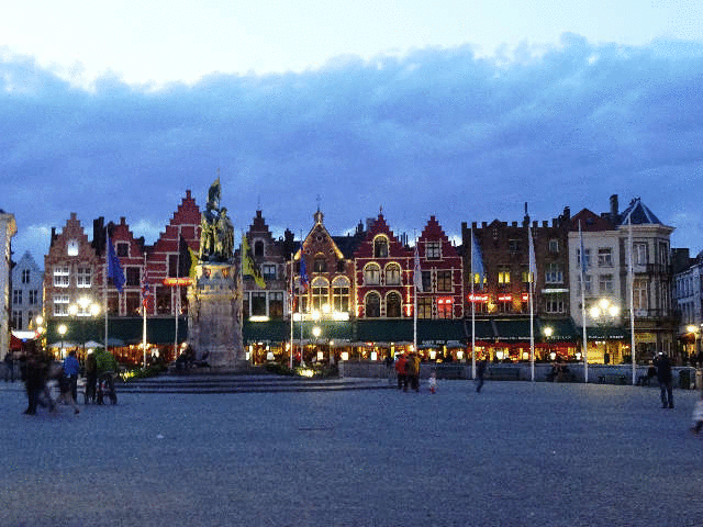 �i�C�g�C���~�l�[�V�����̊X���݂Ɛ��E��Y�̃}���N�g�L��Ə��O