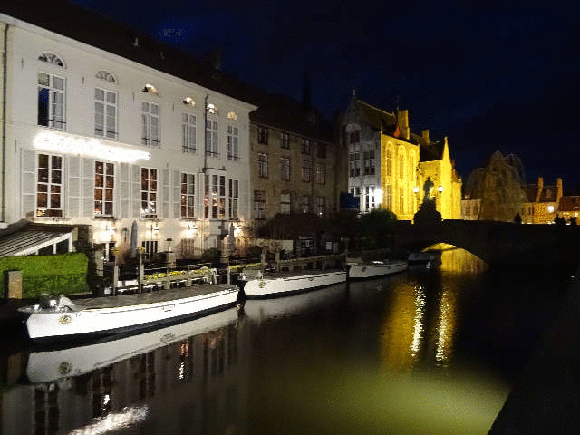 �i�C�g�C���~�l�[�V�����̊X���݂Ɛ��E��Y�̃}���N�g�L��Ə��O