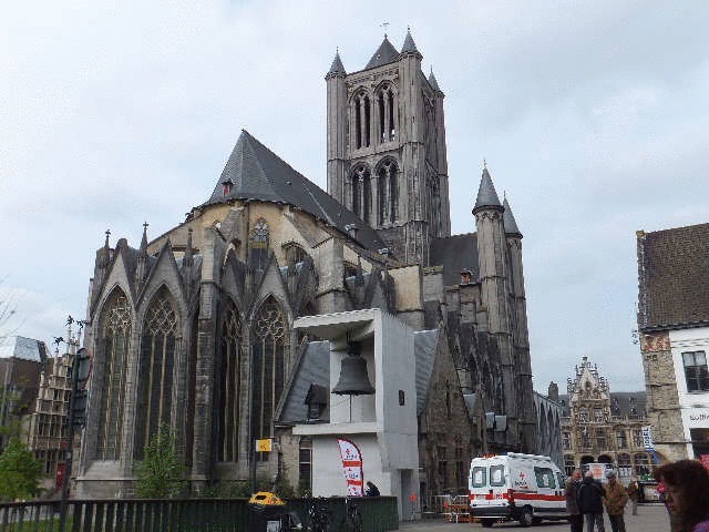 �V���g�E�o�[�t�吹���O��Ɍ��Ă�ꂽ�t�[�x���g�E�t�@���E�G�C�N�ƃ����E�t�@���E�G�C�N�̑�