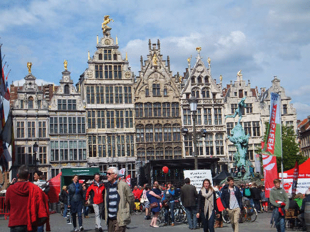 ���[�x���X�̐��ƂƃA���g���[�v�̊X