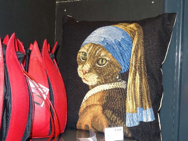 �^��̎����̔L�ƌ������̗l�q