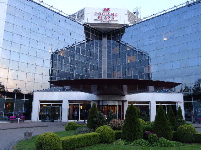 �A���X�e���_���N���E���v���U�z�e���ƃf�B�i�[